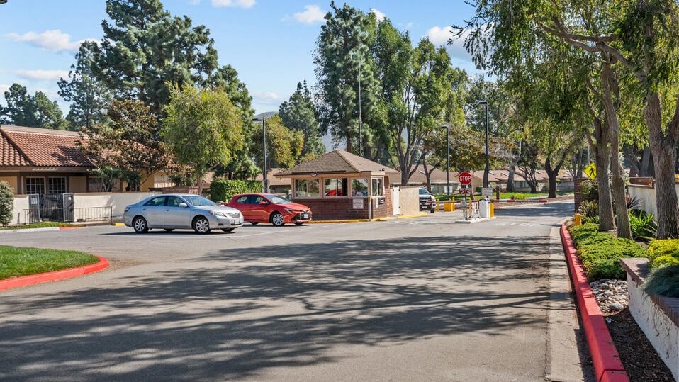 How Many Homes Are in Leisure Village Camarillo? 2026 Facts Before You Buy 1 security guard at Leisure Village